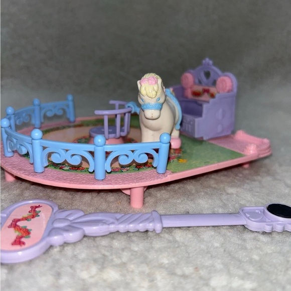 Vintage Fisher Price #5189 Precious Prancing Pony Show Ring 5 pcs 1988 magnetic - Picture 1 of 13